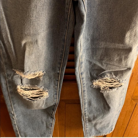 Brandy Melville High-Waisted Cropped Jeans - Picture 2 of 5